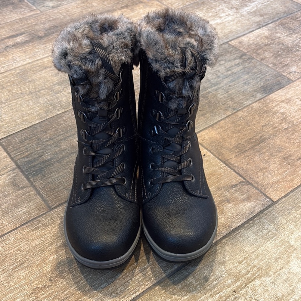 EUC Earth Origins Women's Waterproof  Black Faux Fur Lace-Up Boots size 9
